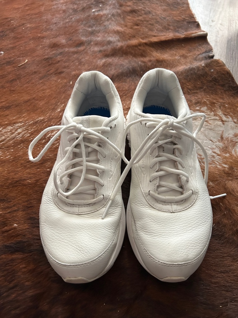 Brooks mens wide All-White Leather Athletic Sneakers - Picture 2 of 5